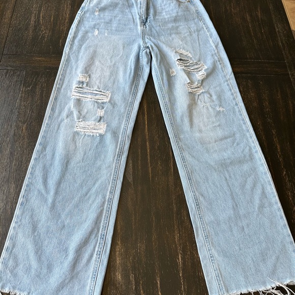 Simple Society Distressed High rise jeans. Size 5/27 - Picture 2 of 10